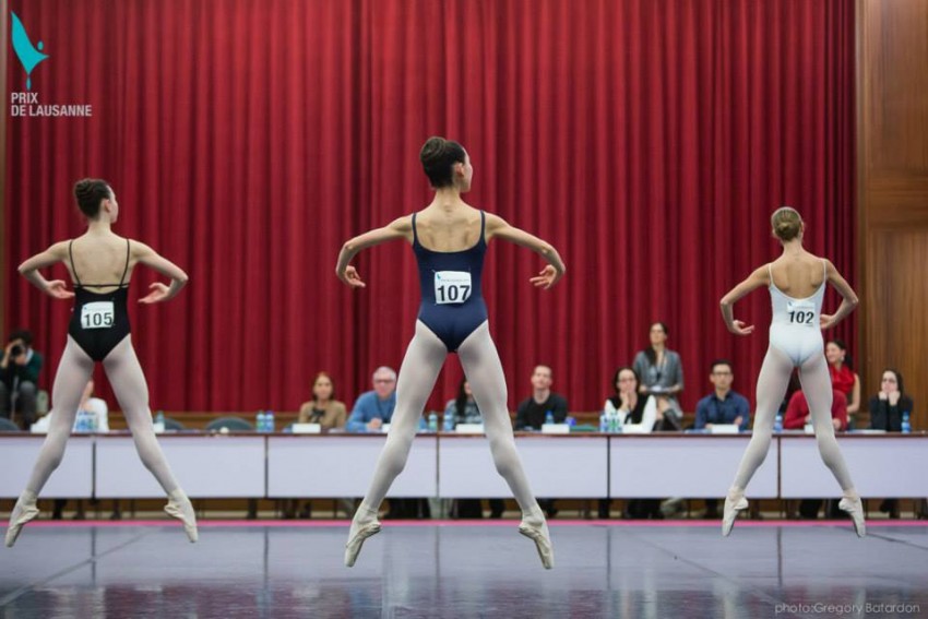 Bailarinas en el Prix Lausanne