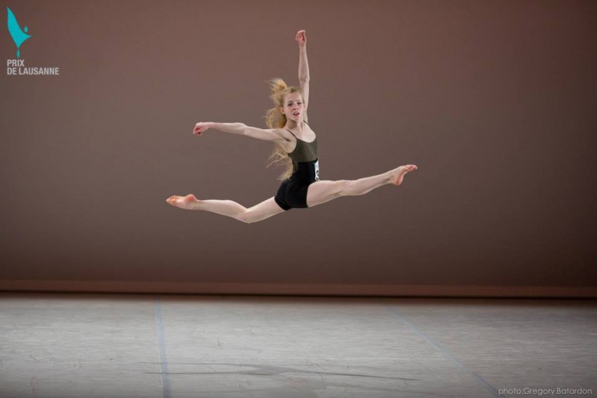 Bailarina saltando Prix Lausanne