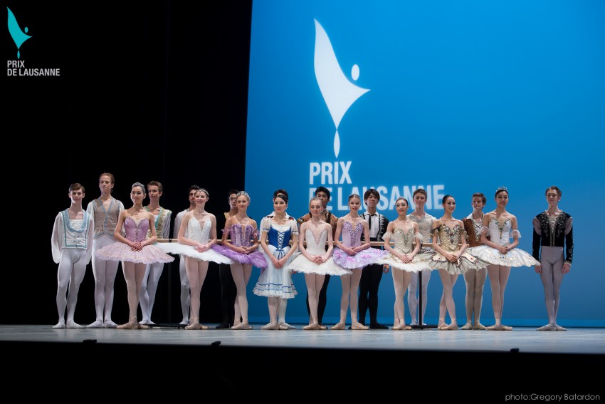 Bailarinas posando en el Prix Lausanne