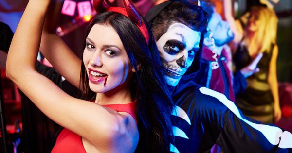 10 Halloween Costumes for Couples 1 e1476875877647