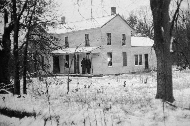 Casa de Ed Gein con nieve